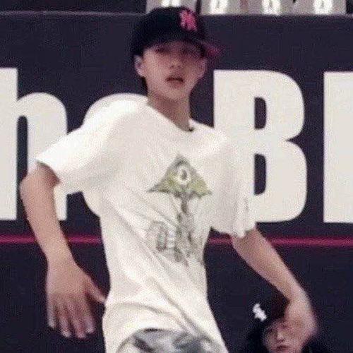 娱乐吃瓜说王一博,娱乐圈顶流背后的成长与争议