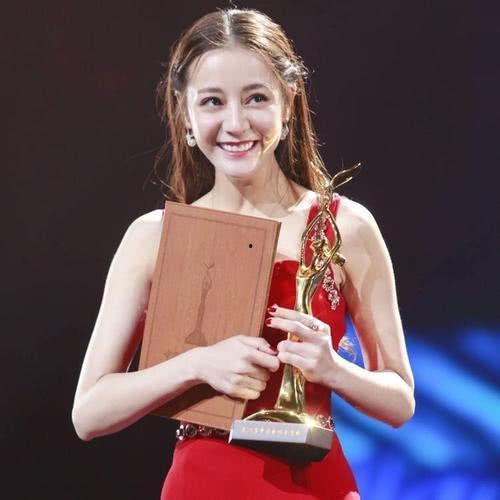 娱乐吃瓜迪丽热巴,娱乐圈风云人物，颜值与实力并存