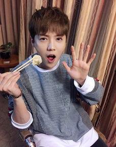 娱乐吃瓜酱罗翔老师,从法外狂徒到知识传播者，B站法学教授的跨界传奇