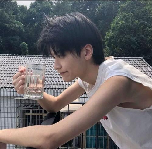 娱乐吃瓜头像男真人高清,潮流帅气风格尽收眼底