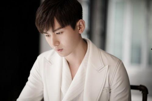 成毅吃瓜娱乐直播视频,娱乐圈幕后趣闻与个人魅力展现