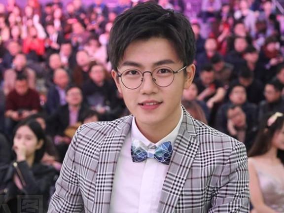 娱乐吃瓜君罗云熙,从“润玉”到“吃瓜君”，娱乐圈的蜕变与成长