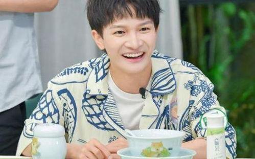 周深吃瓜娱乐圈,吃瓜群众背后的故事