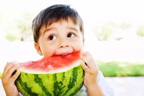 吃瓜娱乐君保姆带孩子